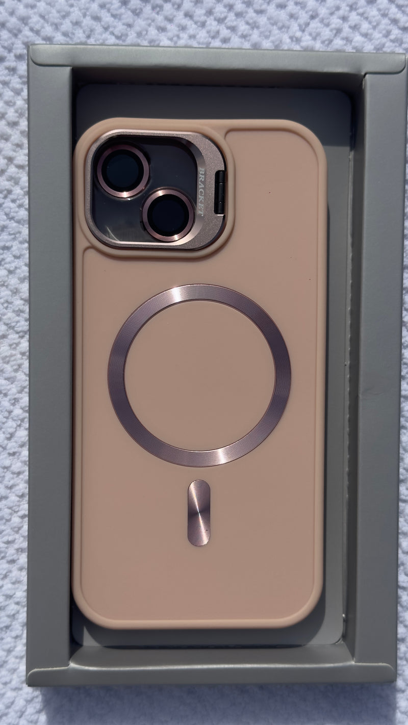 Capinha Magnética Silicone Premium com MagSafe – Bege/Dourada – iPhone